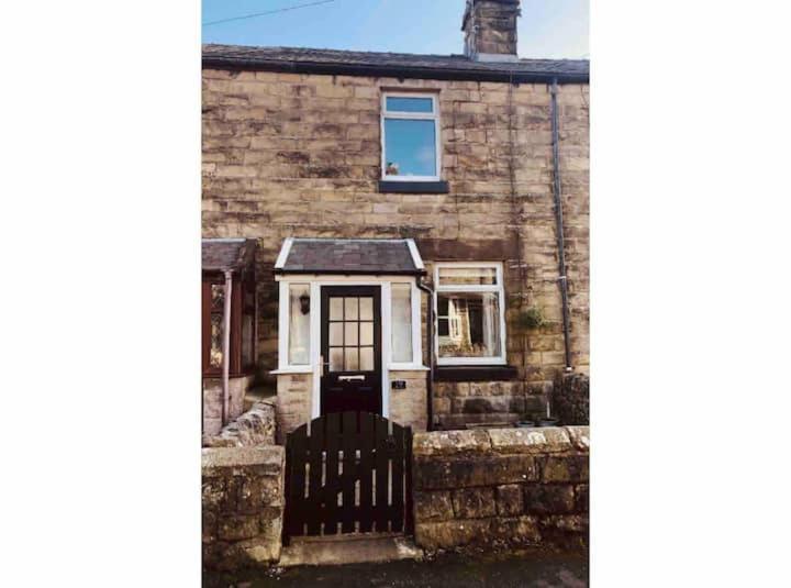 Boutique Cottage In The Heart Of Buxton Town Buitenkant foto